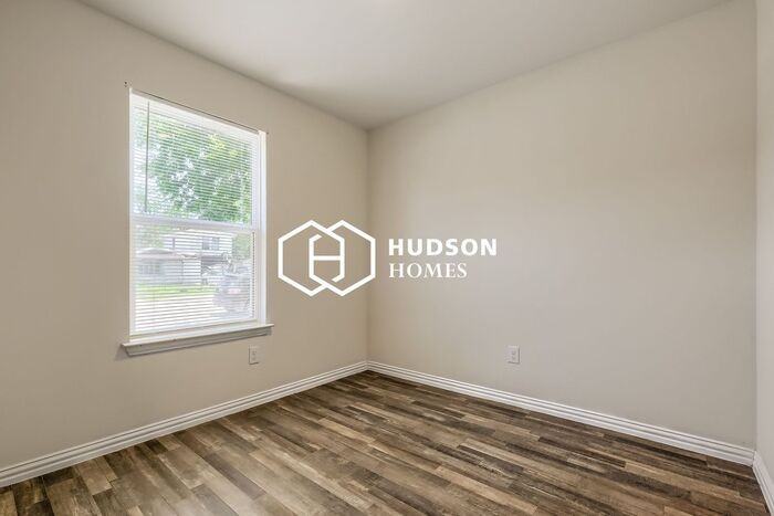 111 Quinta St - Photo 7 of 13