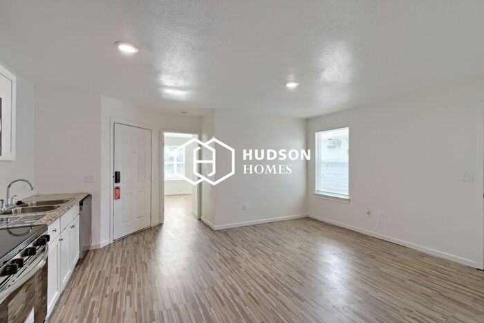 1312 Oak St - Photo 4 of 14