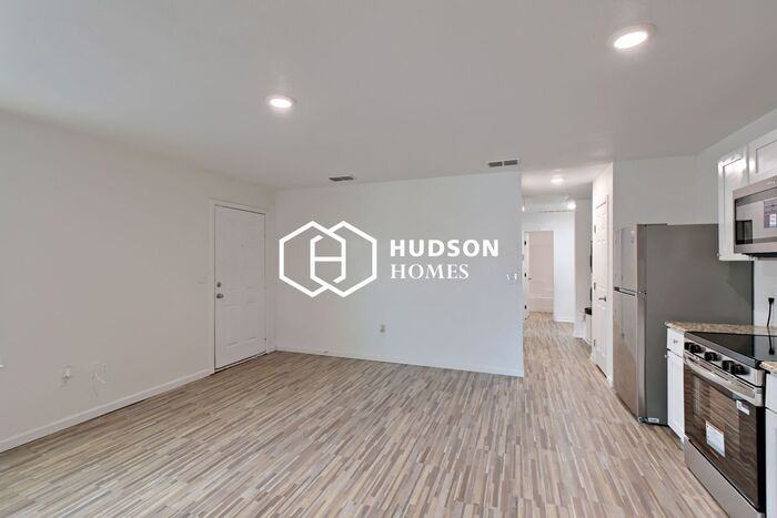 1312 Oak St - Photo 5 of 14