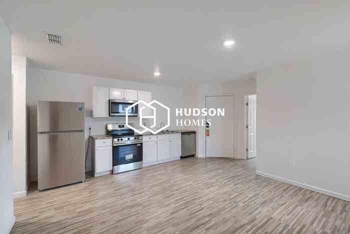 1312 Oak St - Photo 6 of 14