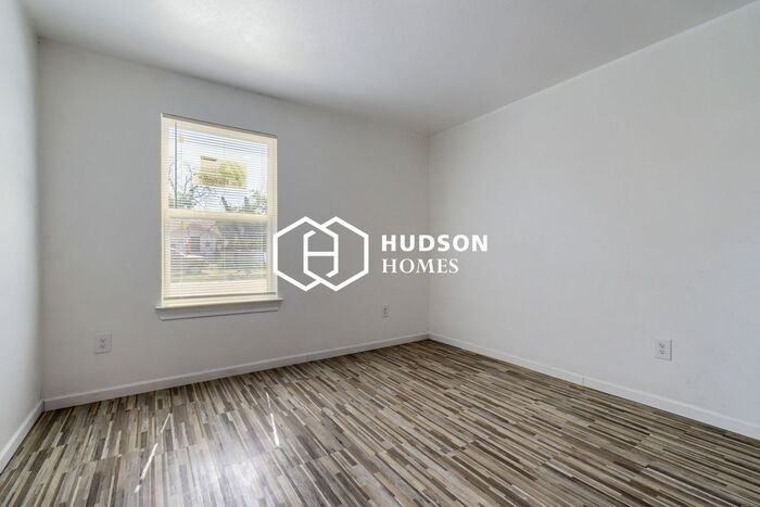 1312 Oak St - Photo 7 of 14