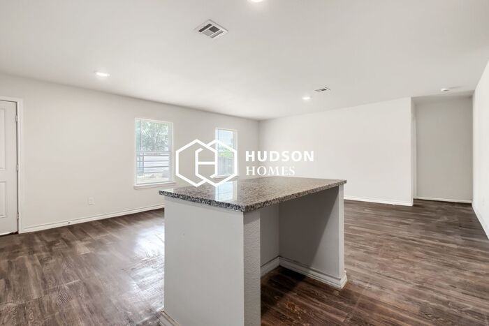 2624 E Cornell St - Photo 5 of 14