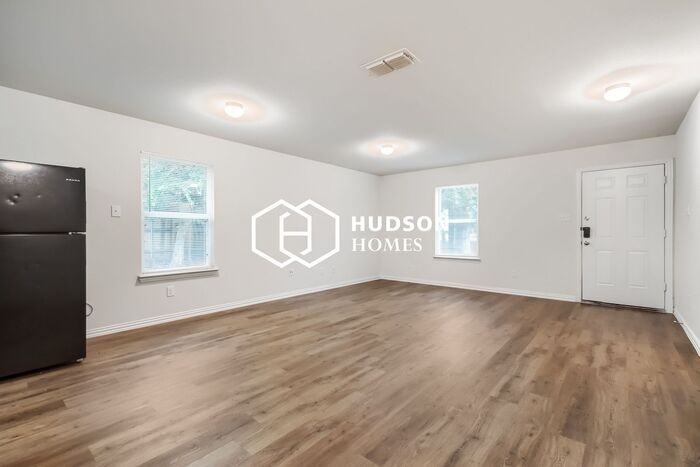 1620 Mockingbird Ln - Photo 4 of 14