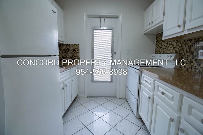 2537 Lincoln St #14 - Photo 5 of 14
