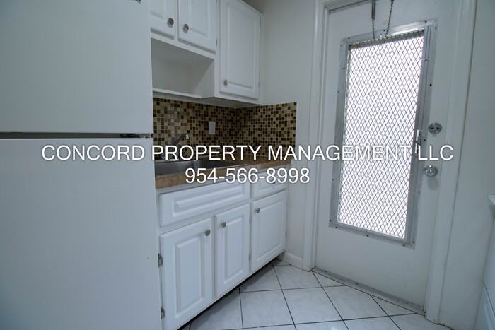 2537 Lincoln St #14 - Photo 6 of 14