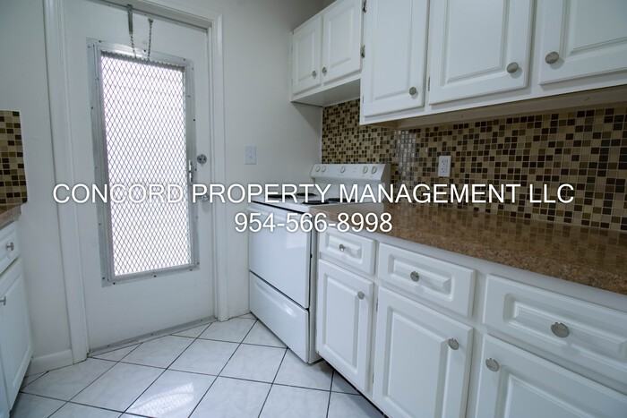 2537 Lincoln St #14 - Photo 7 of 14