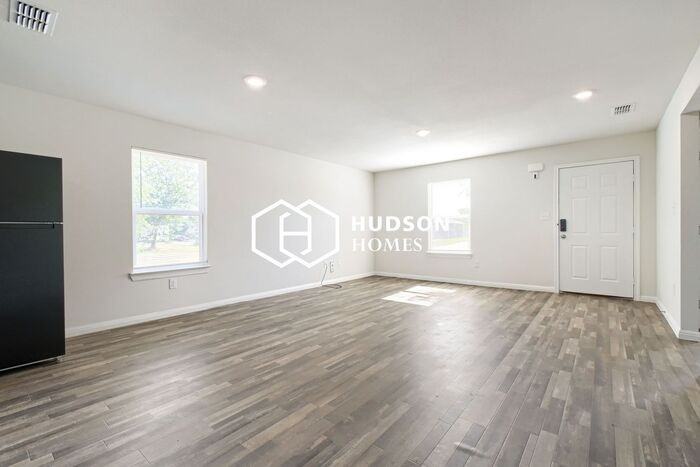 1426 Plum St - Photo 4 of 14