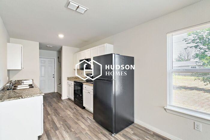 1426 Plum St - Photo 5 of 14