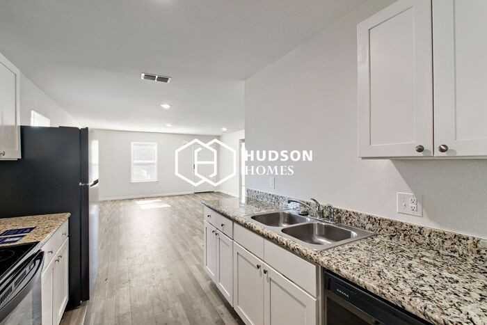 1426 Plum St - Photo 6 of 14