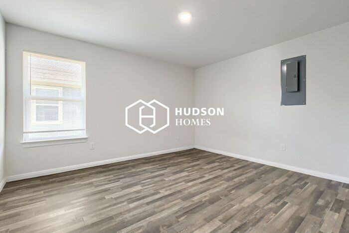 1426 Plum St - Photo 7 of 14