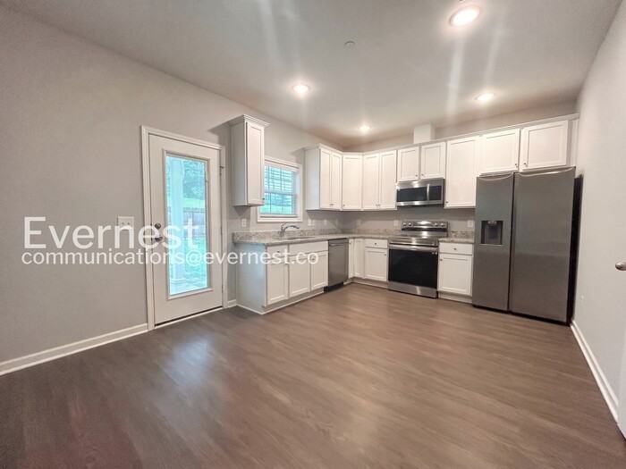 1048 Echo Ridge Rd - Photo 3 of 31