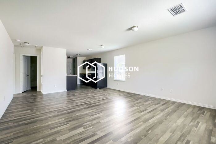 1110 Jones St - Photo 4 of 14