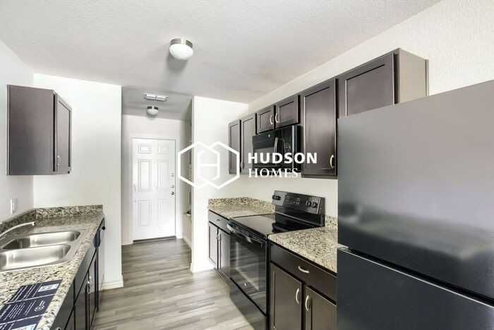 1110 Jones St - Photo 5 of 14