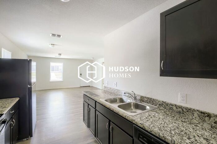 1110 Jones St - Photo 6 of 14