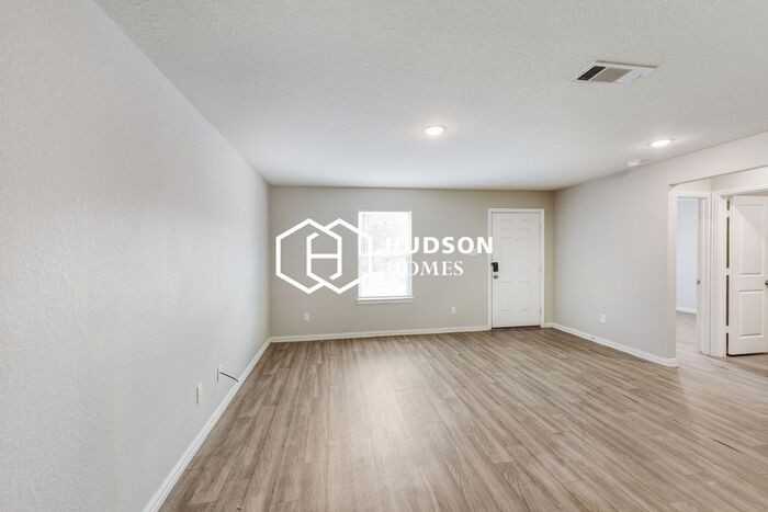 423 Armstrong St - Photo 3 of 14