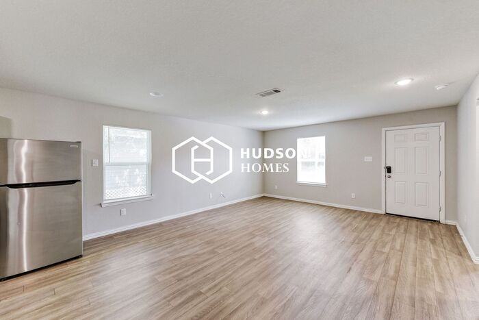 423 Armstrong St - Photo 4 of 14