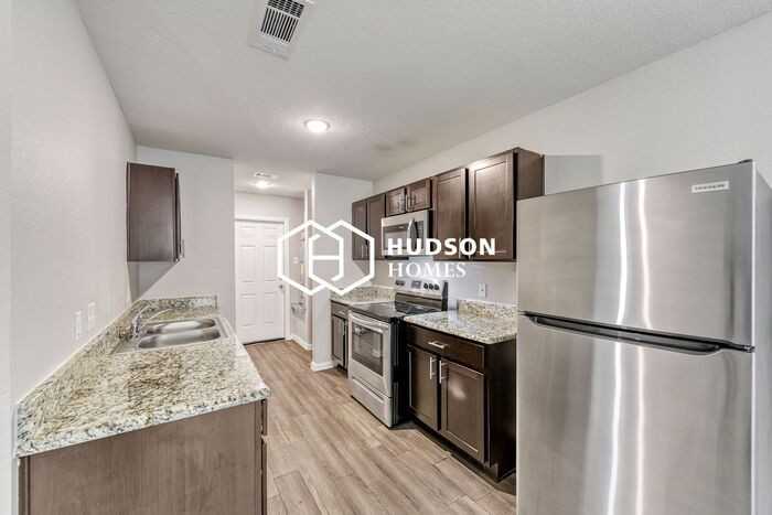 423 Armstrong St - Photo 5 of 14