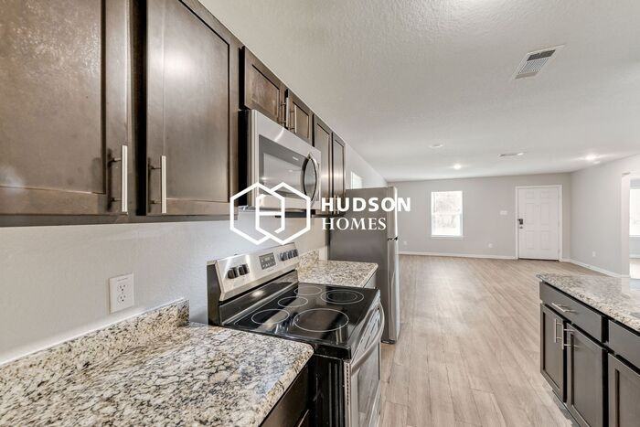 423 Armstrong St - Photo 6 of 14