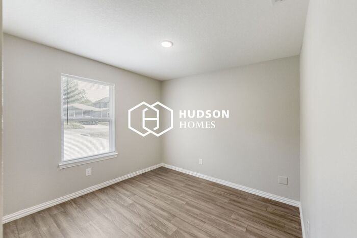 423 Armstrong St - Photo 7 of 14
