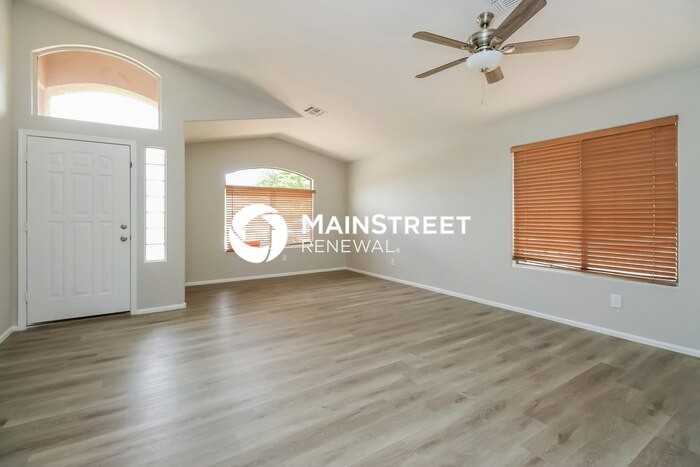 697 E Lovegrass Dr - Photo 2 of 15