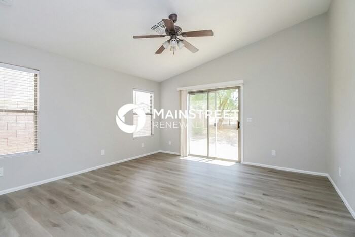 697 E Lovegrass Dr - Photo 4 of 15