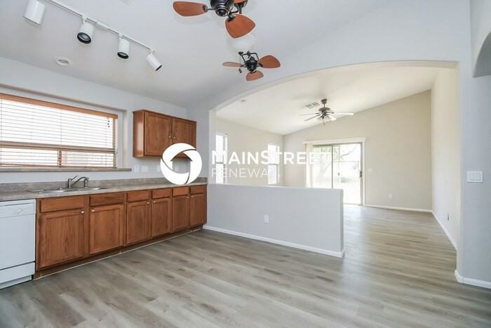 697 E Lovegrass Dr - Photo 6 of 15