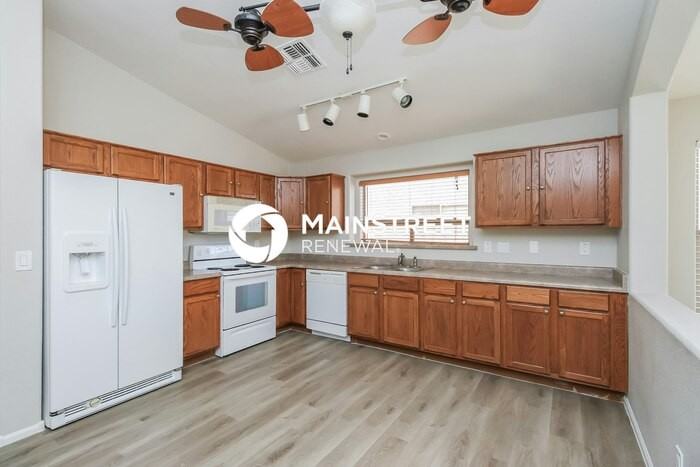 697 E Lovegrass Dr - Photo 7 of 15