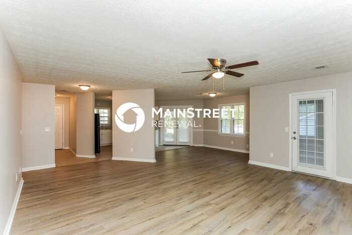 1419 Hillside Pl Se - Photo 4 of 15