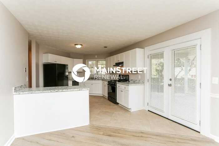 1419 Hillside Pl Se - Photo 5 of 15