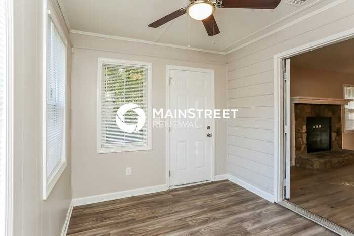 1419 Hillside Pl Se - Photo 6 of 15