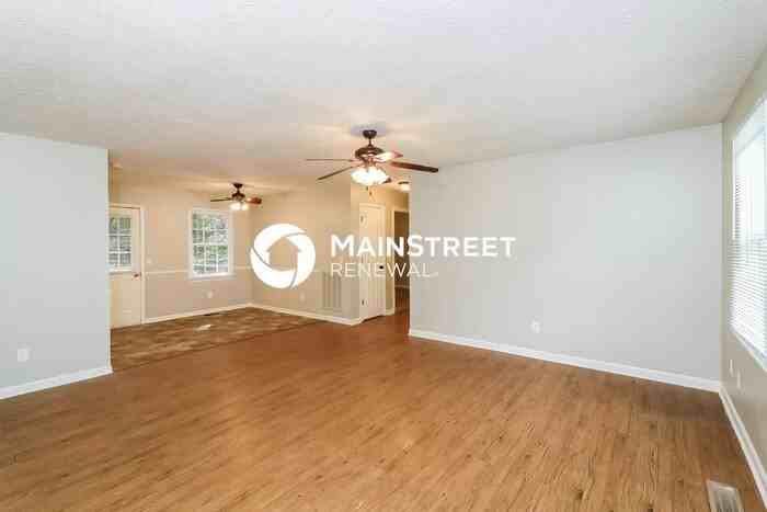 376 Dillon Dr - Photo 5 of 14