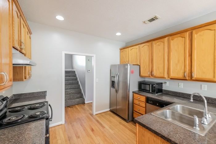 11300 Athena Dr - Photo 3 of 12