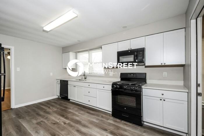 5256 Skyline Ct - Photo 6 of 16