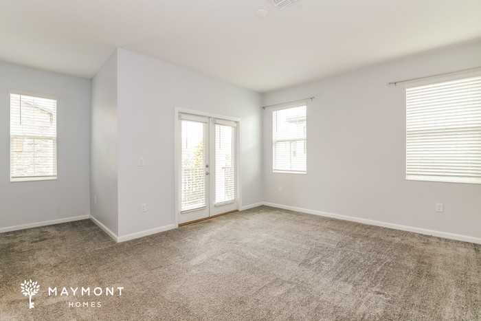1352 Shinnecock Hills Dr - Photo 7 of 12