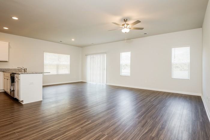 263 Clydesdale Cir - Photo 4 of 14