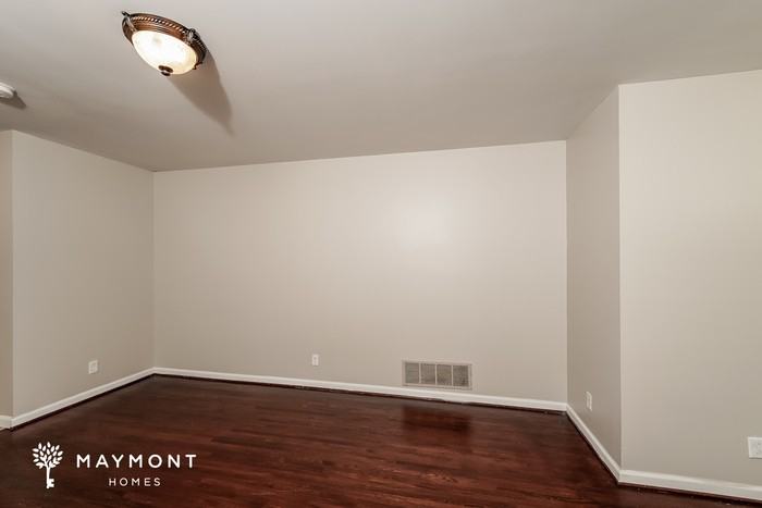 900 Glenvalley Dr - Photo 4 of 12