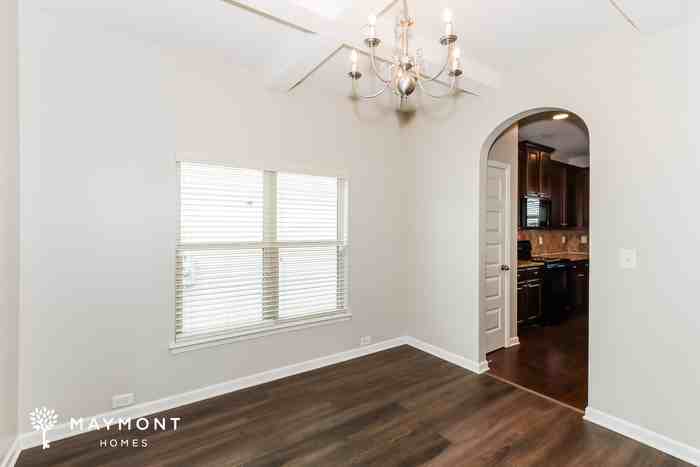 2750 Huntcliffe Dr - Photo 5 of 12