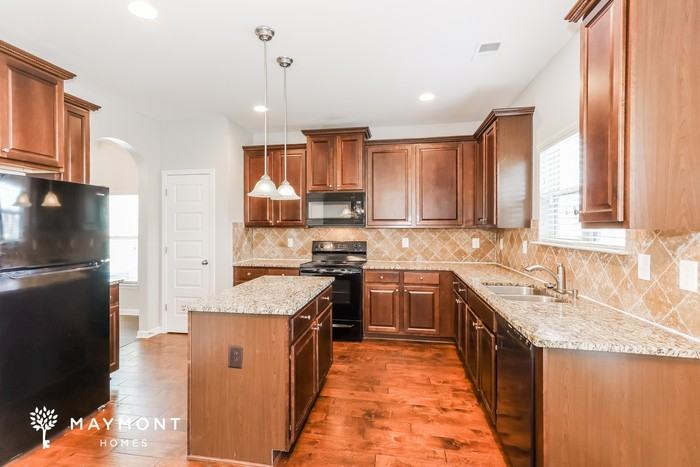 2750 Huntcliffe Dr - Photo 6 of 12