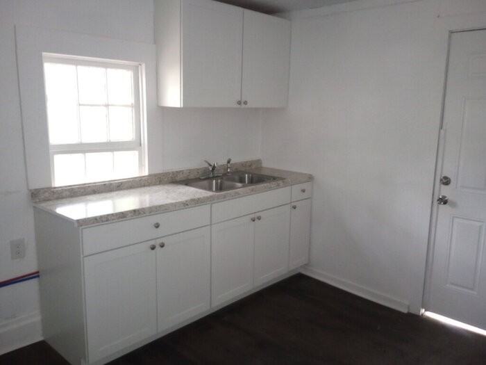 101B Bond St #B - Photo 2 of 5