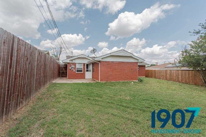 704 Sw 2nd St - Photo 5 of 26