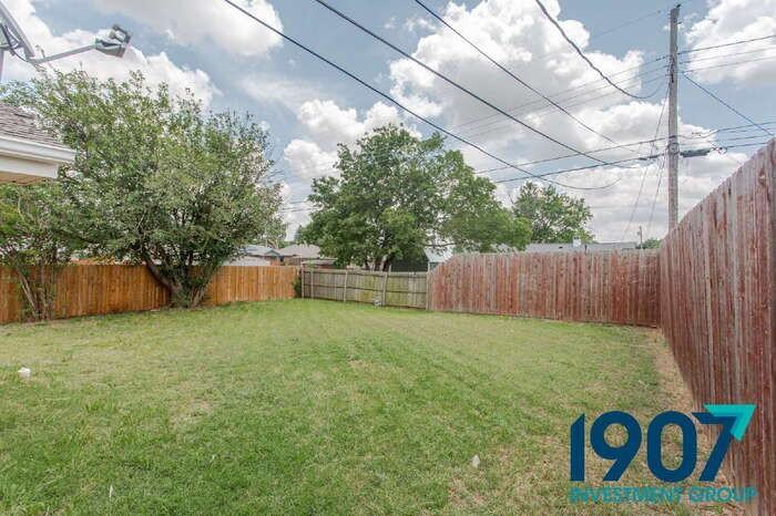 704 Sw 2nd St - Photo 7 of 26