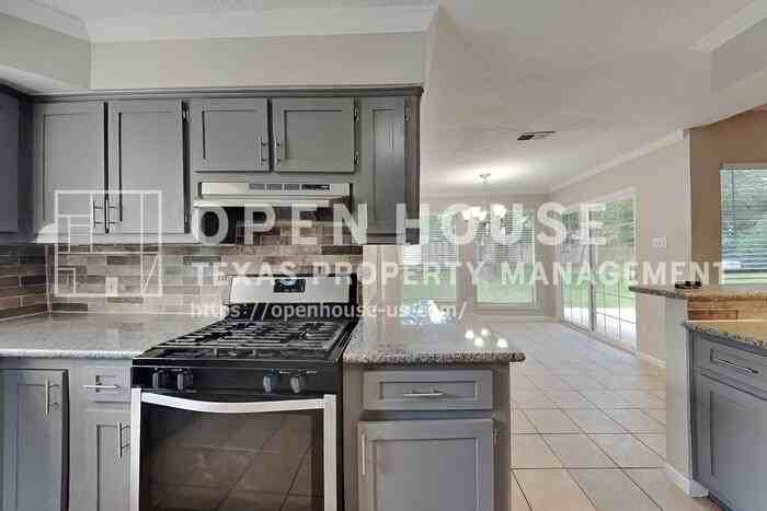 3602 Bear Lake Dr - Photo 5 of 20