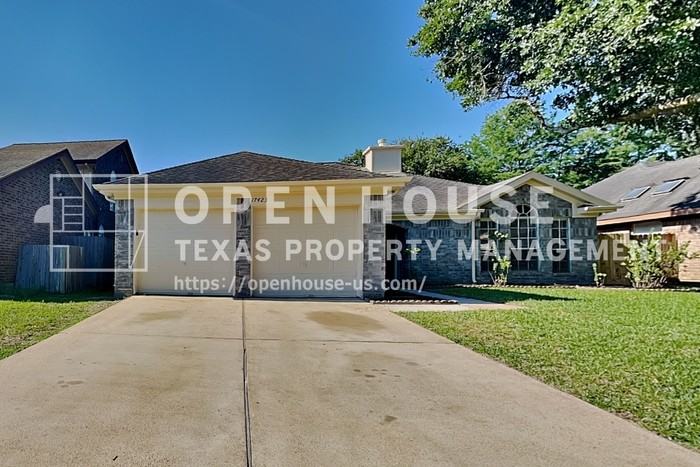 17423 Saxon Dr