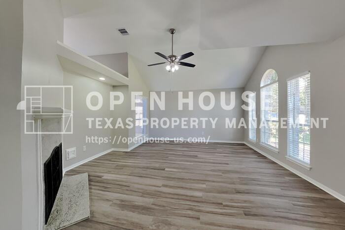 17423 Saxon Dr - Photo 5 of 20