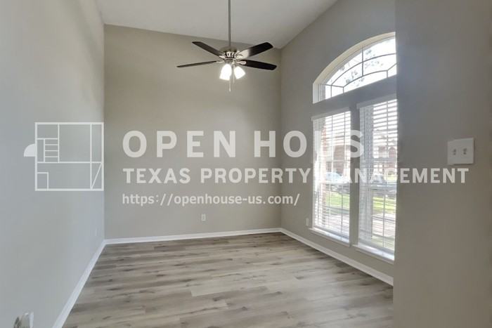 14918 Laytham Ln - Photo 4 of 31