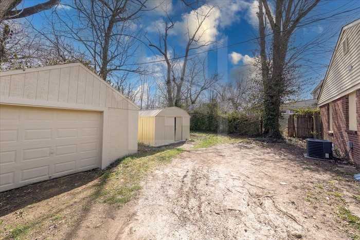 3535 N Oxford St - Photo 2 of 18