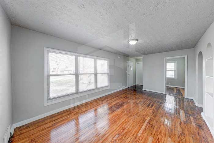 3535 N Oxford St - Photo 5 of 18