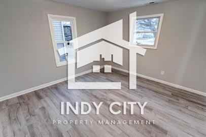 3215 Mars Hill St - Photo 5 of 10