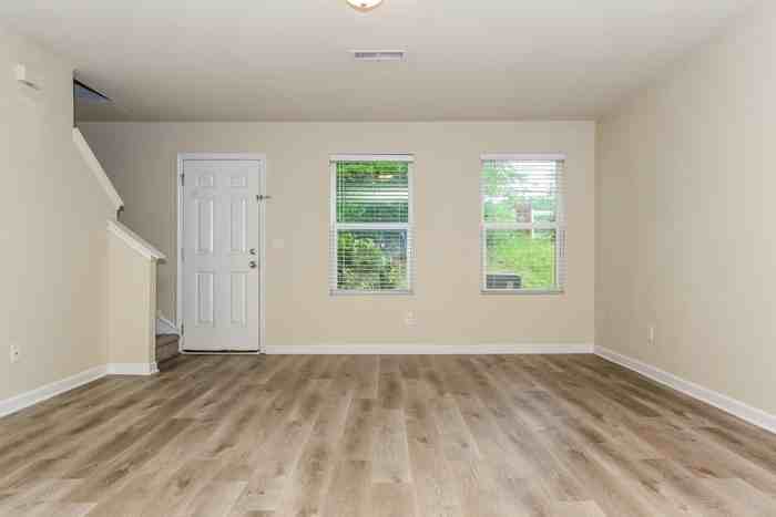 1305 Forsythia Way - Photo 4 of 17