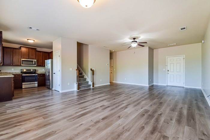 424 Concord Ter - Photo 5 of 17